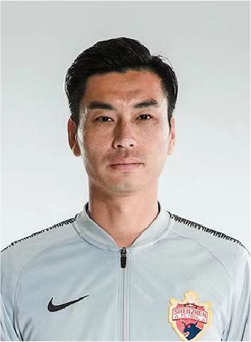娇妻玩4p被3个男人玩4p